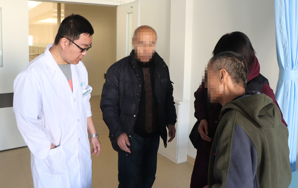 康復治療70天，偏癱患者步行出院！(圖1)