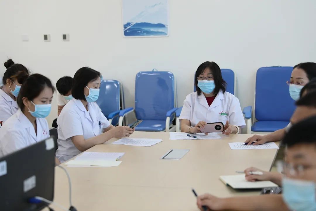 全省首家！中國醫(yī)科大學(xué)附屬第一醫(yī)院專家來“查房”，家門口享國內(nèi)優(yōu)質(zhì)醫(yī)療資源！(圖2)