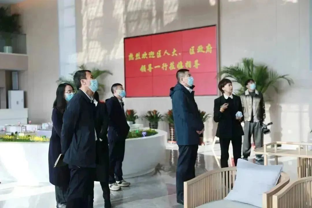 龍港區(qū)人大、區(qū)政府領(lǐng)導(dǎo)一行視察調(diào)研龍港國(guó)際醫(yī)療健康產(chǎn)業(yè)園(圖17)