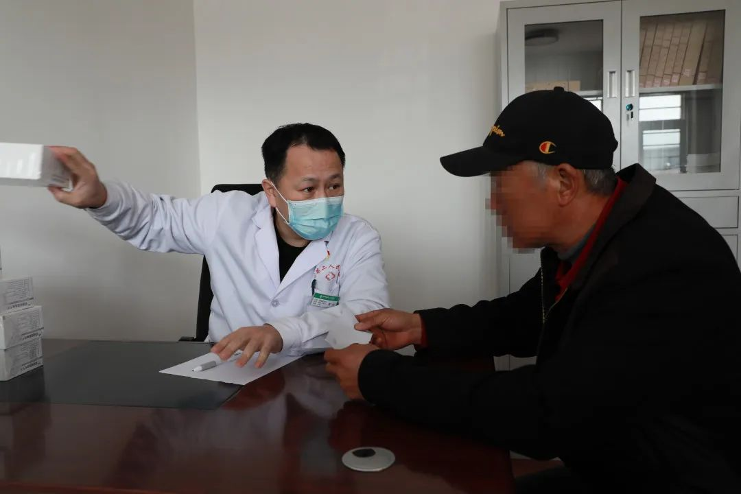 踐行黨的二十大精神，市二院黨員開展大型公益出診！(圖1)